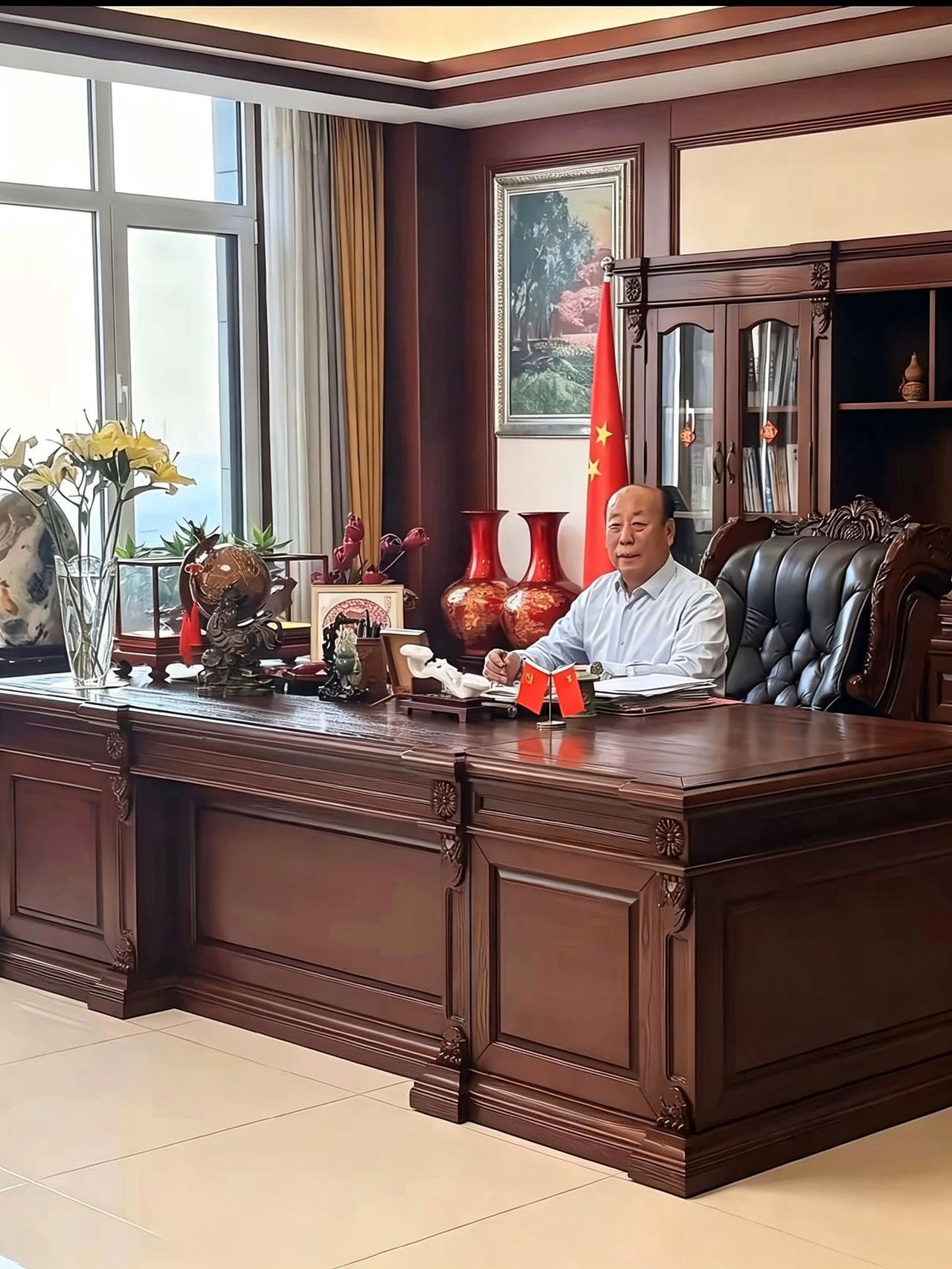 这位老板坐在自己新装修的办公室内感慨万分，表示要努力为市场经济做贡献！