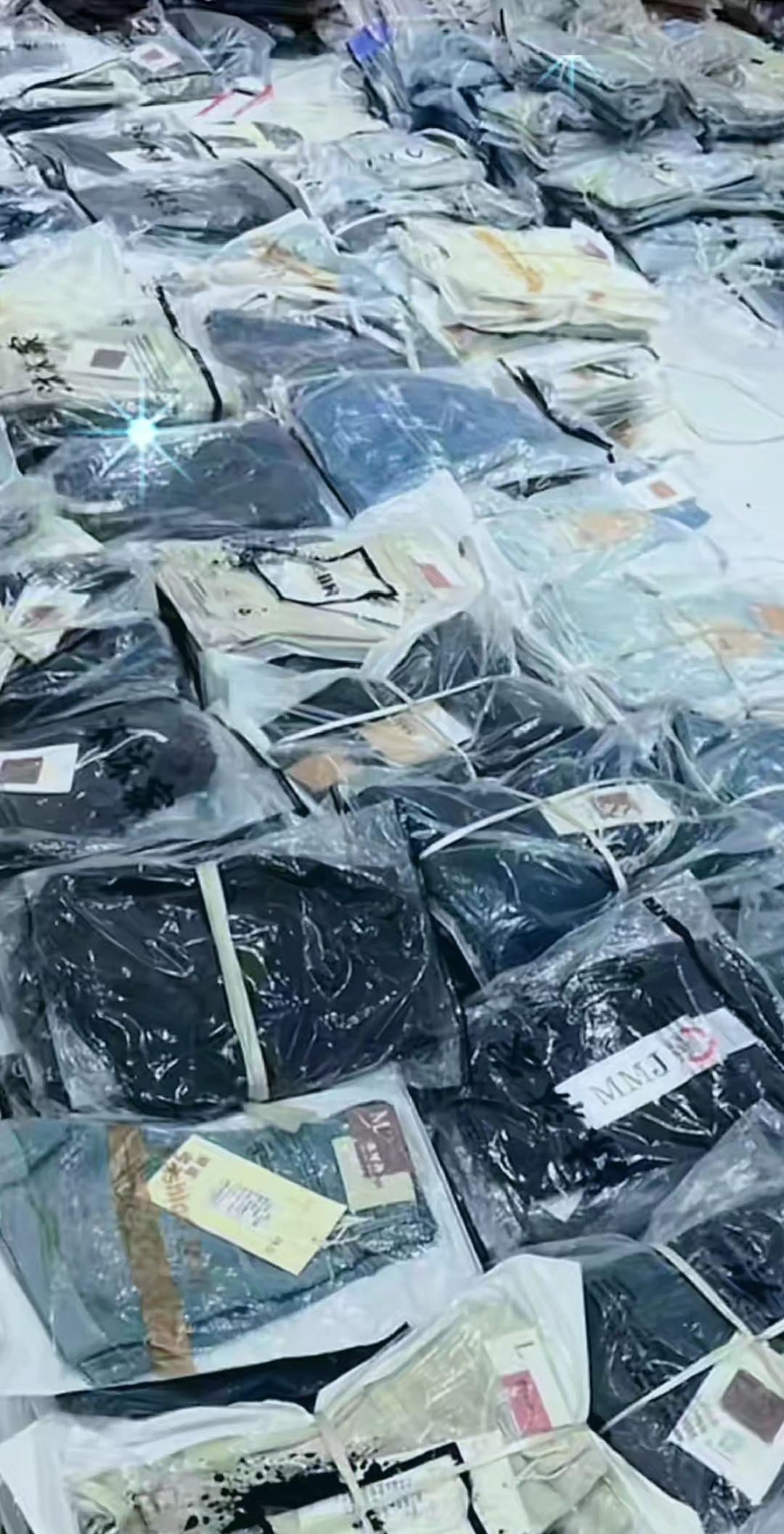 一个人的穿衣颜色暴露了她的性格，心里没劲的人撑不起红色，缺底气的人驾驭不了黄色，