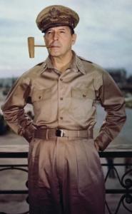 美国战败后，美国报社采访麦克阿瑟，问他对上甘岭印象最深的人，没想到他破口大骂：“