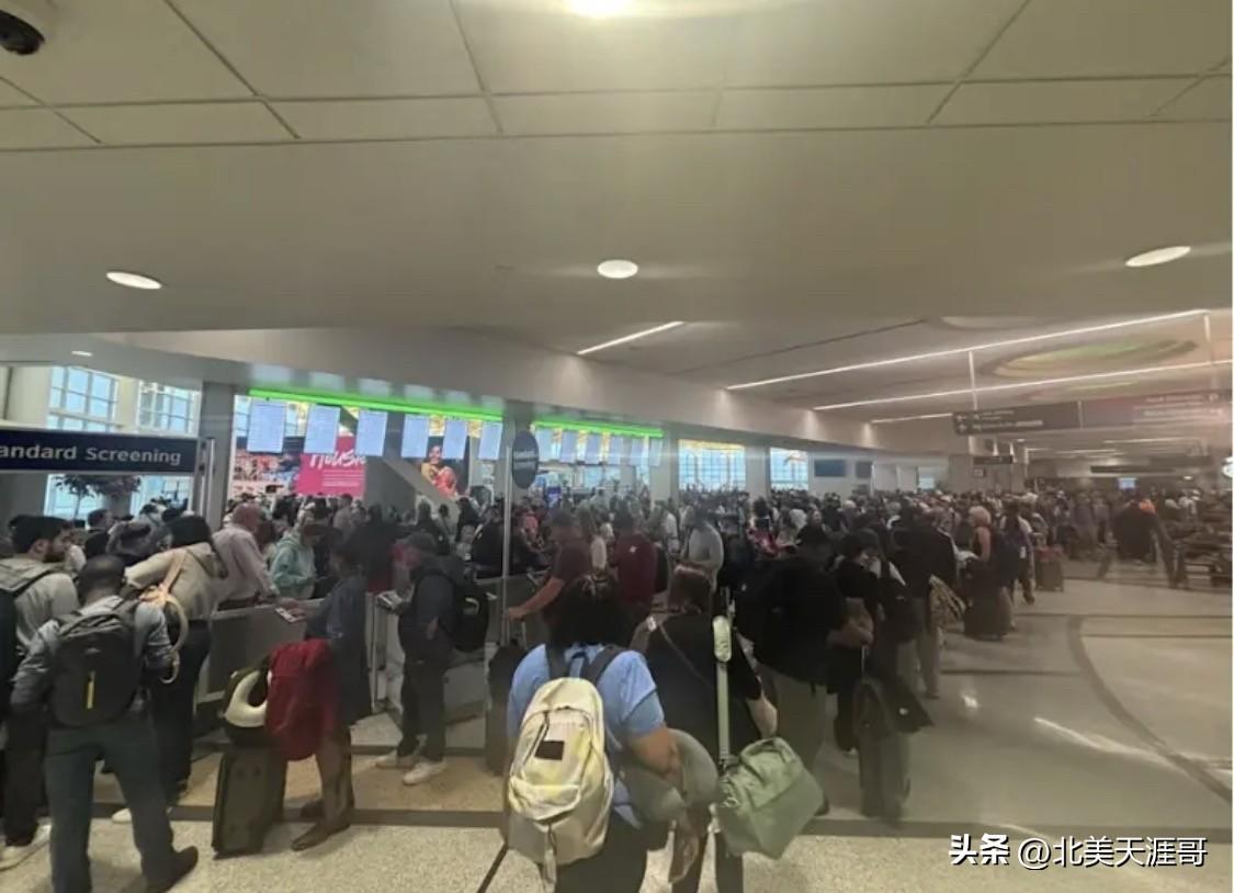 美国休斯敦机场安检排队已经到人行道上了


     美国休斯顿的George 