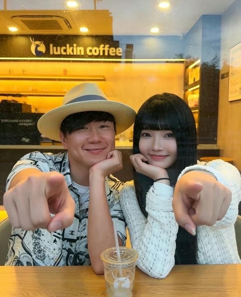 林俊杰和七七感情好稳定 林俊杰带妈妈出席参加女友七七的毕业典礼力破分手传闻，感情