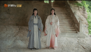 四海重明男二头好小，是他头太小了还是张凌赫头太大了 ​​​