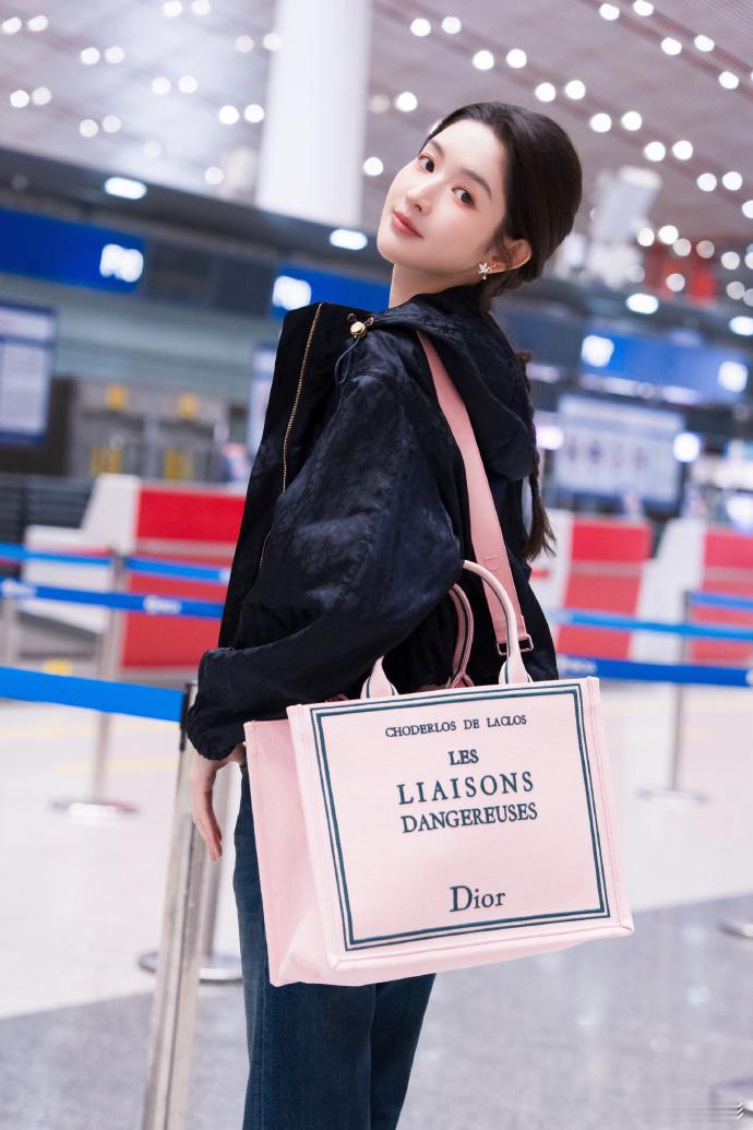 王玉雯骨相 王玉雯骨相简直就是太优越了吧，完全就是非常的完美的骨相比例了呀，并且