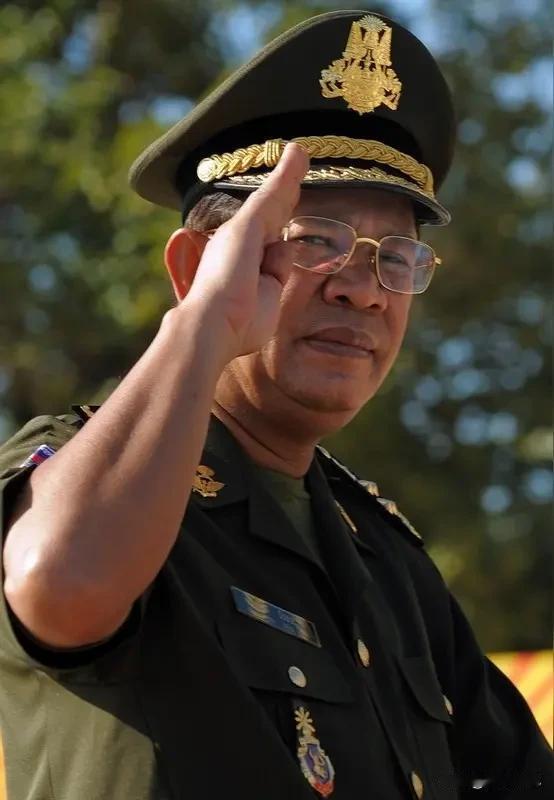 柬埔寨政府发表声明：
坚决支持
一个中国原则
反对任何形式的
“省独”
台湾问题