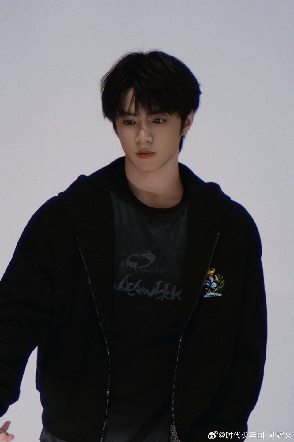 刘耀文刘耀文探索四宫格 刘耀文在探索一个东西等等等等刘耀文探索一个东西