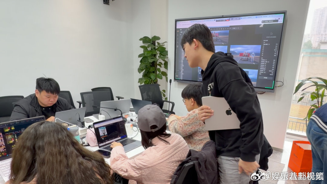 娱乐圈打工人集体进修AI四十余名骨干齐发力，闭关一个月专攻AIGC，娱乐圈打工人