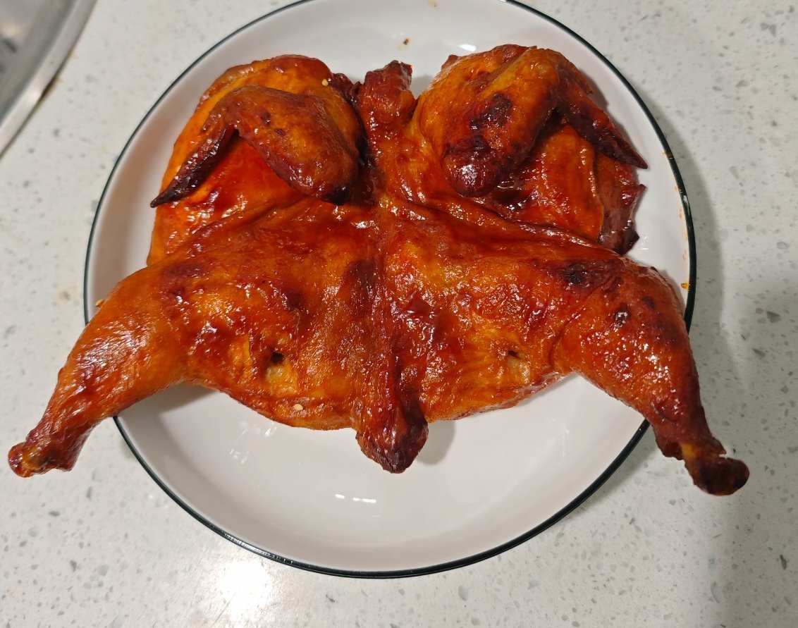 减脂期误食了8个鸡腿还以为是口罩，结果放嘴上没了