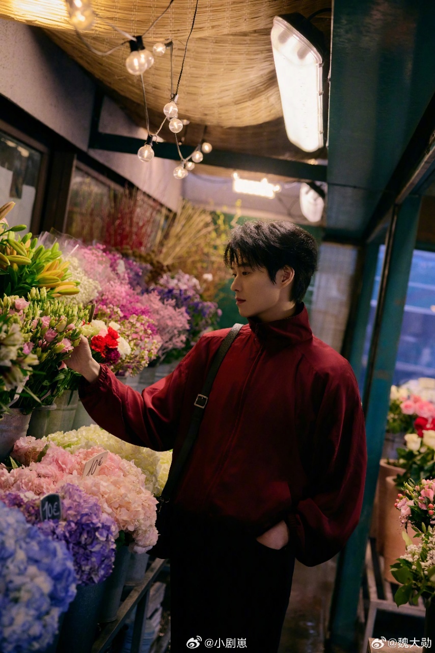 魏大勋回应被骂综艺咖周五晚高疯 魏大勋真的很会做综艺，有梗又不尴尬，还特别会照顾