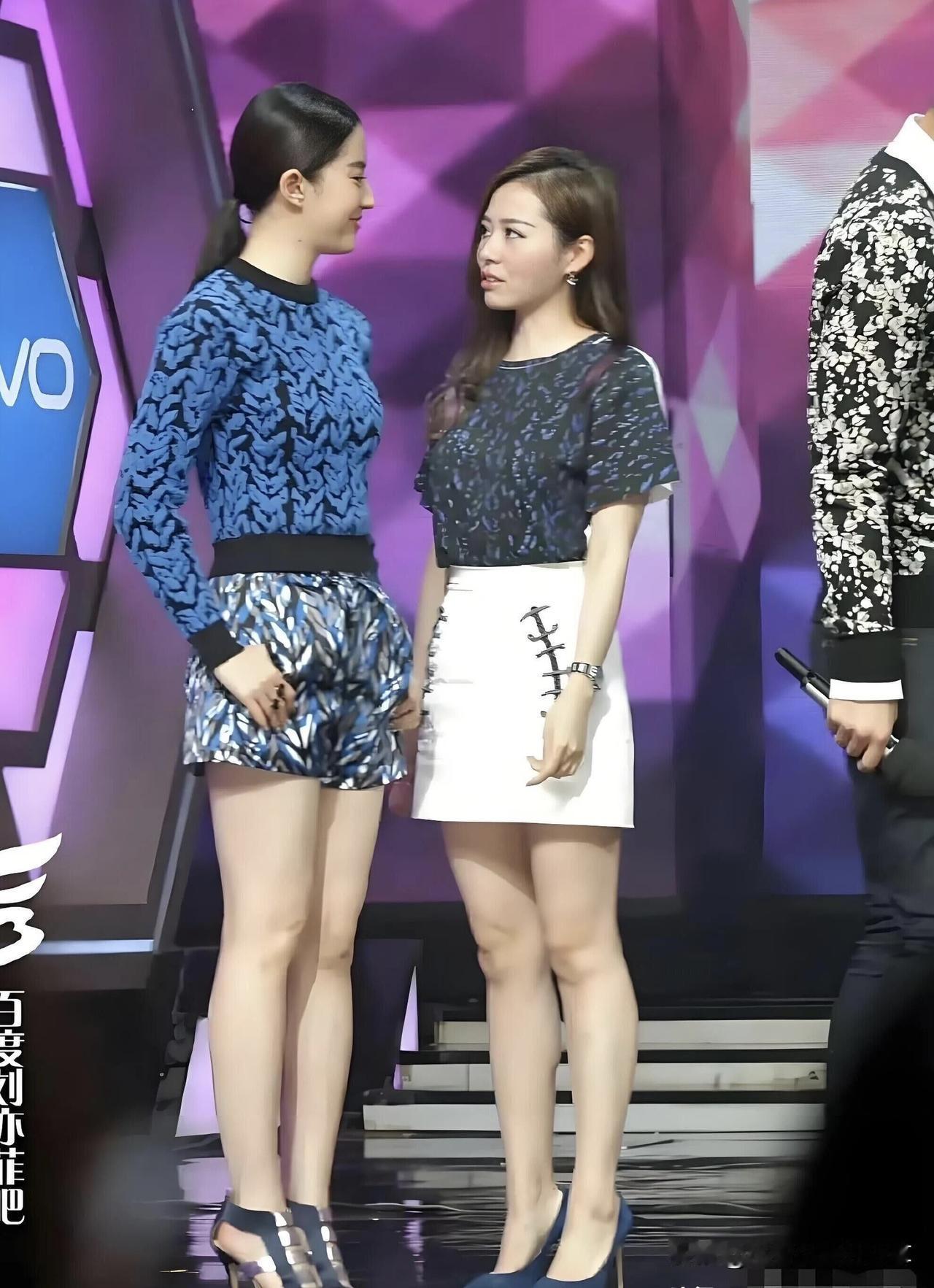 我猜百分之九十的男人都会喜欢右边的这一个吧，虽然她的个子比较矮小，但是小巧玲珑，