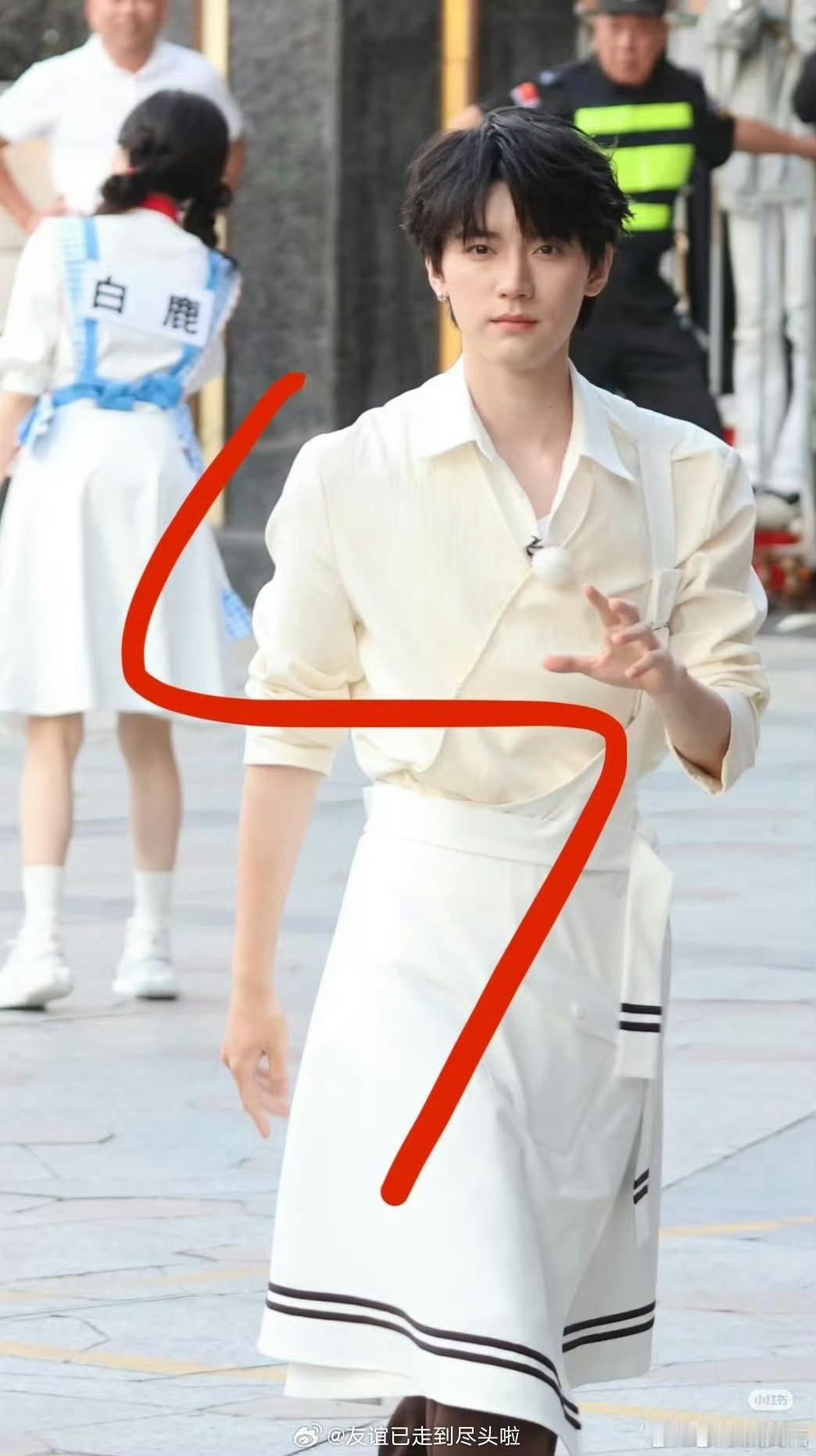 范丞丞李昀锐周翊然跑男生图李昀锐周翊然跑男生图路透都是厨师长造型，看起来状态如何