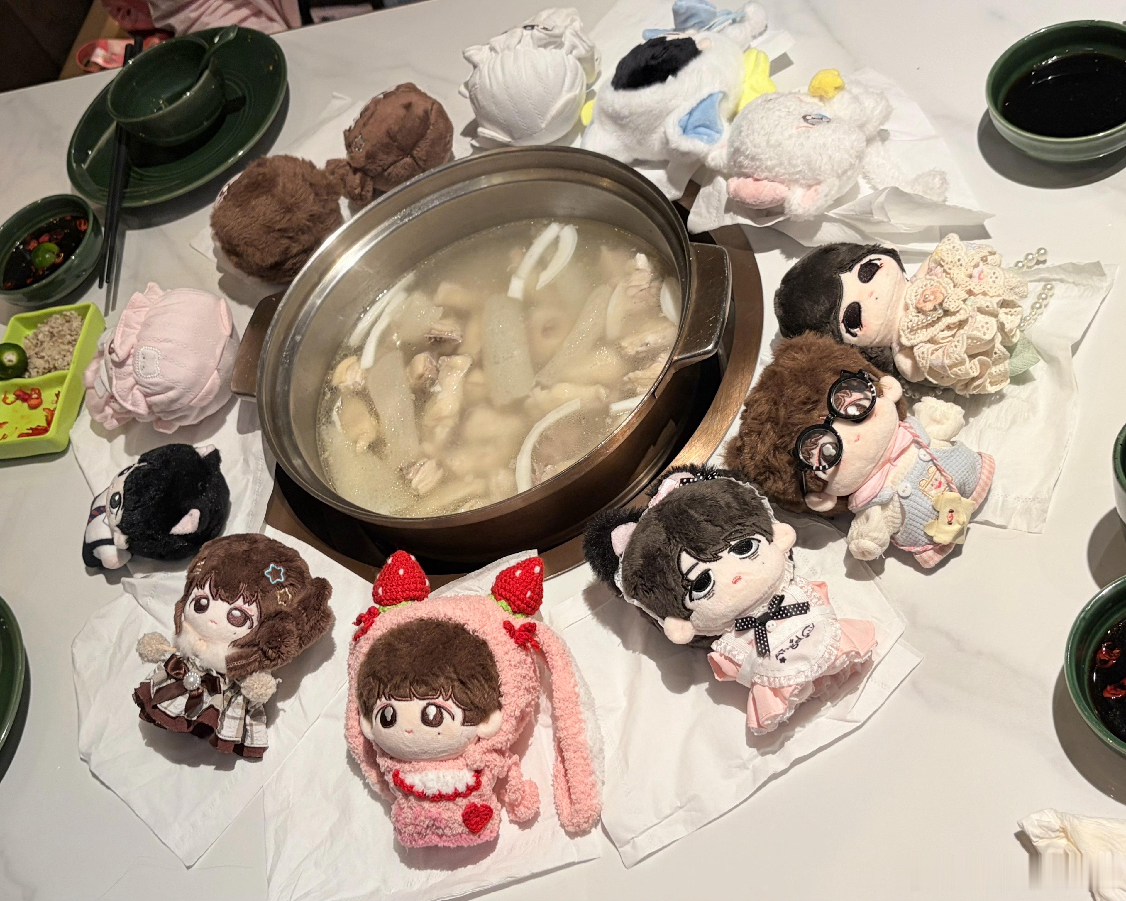 就是萌！正面看，萌！背面看，萌！左边看，萌！右面看，萌！上面看，萌！下面看，萌！