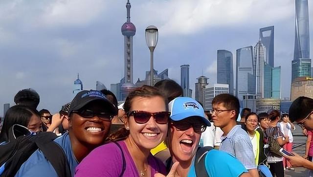 欧洲号称发达，可空调普及率低得离谱。欧盟那些政要整天假大空，却没解决老百姓的基础