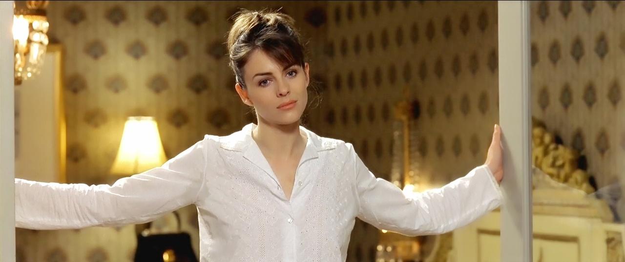 不得不说冷门片里的女星颜值也太惊艳了吧
伊丽莎白·赫莉那沙漏般极致曲线身材
重新