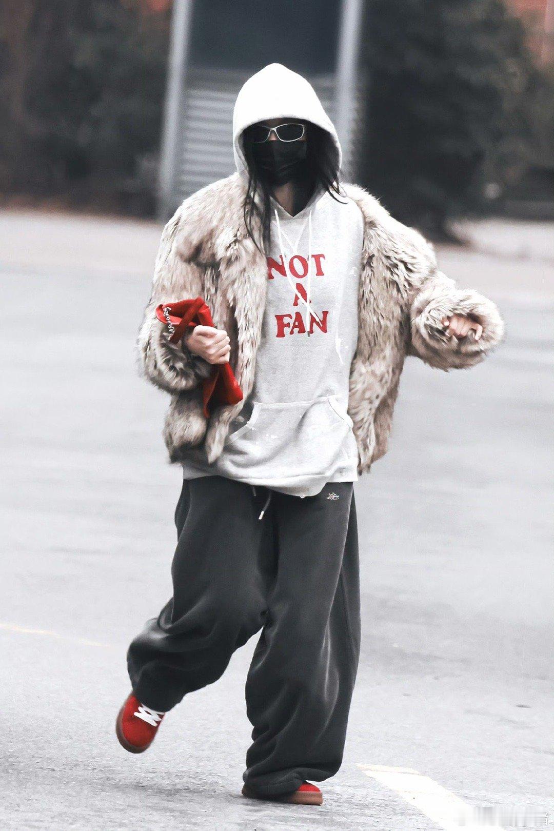 虞书欣﻿《云初令》今日饭拍～毛绒绒的可爱欣欣