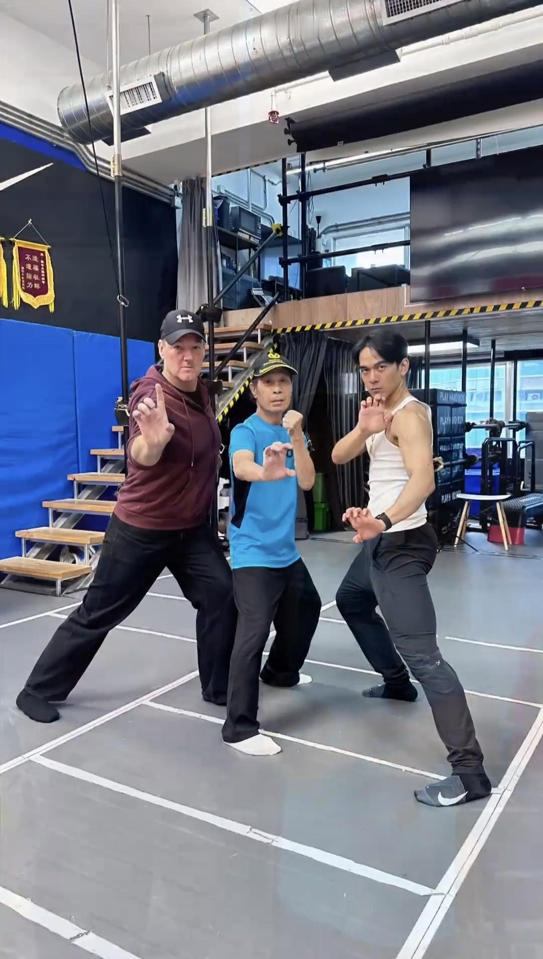 近日成家班第一代成员黎强权现身英籍香港电影人Bey Logan的自媒体，讲述自己