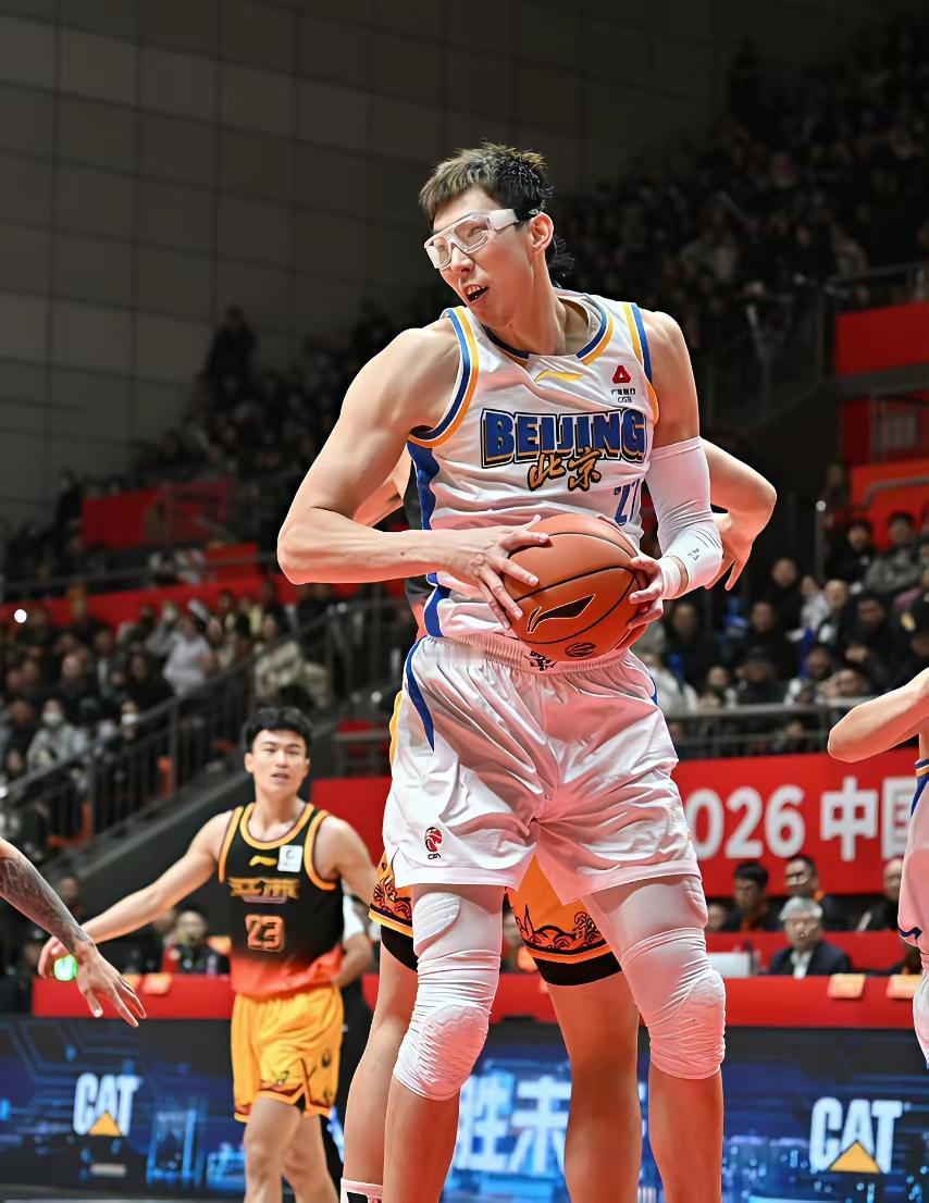 中国男篮世预赛第二场球，尽管中国队惨败韩国队，但是，中国队的周琦还是被评为最佳的