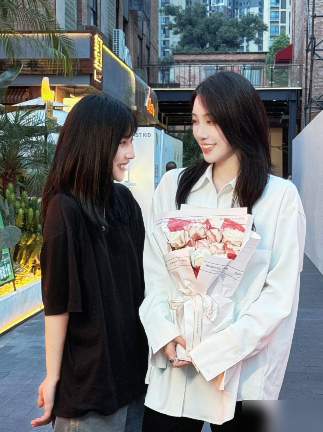 只要我想 你就会给

❤️

#Le# #闺蜜# #双女主#