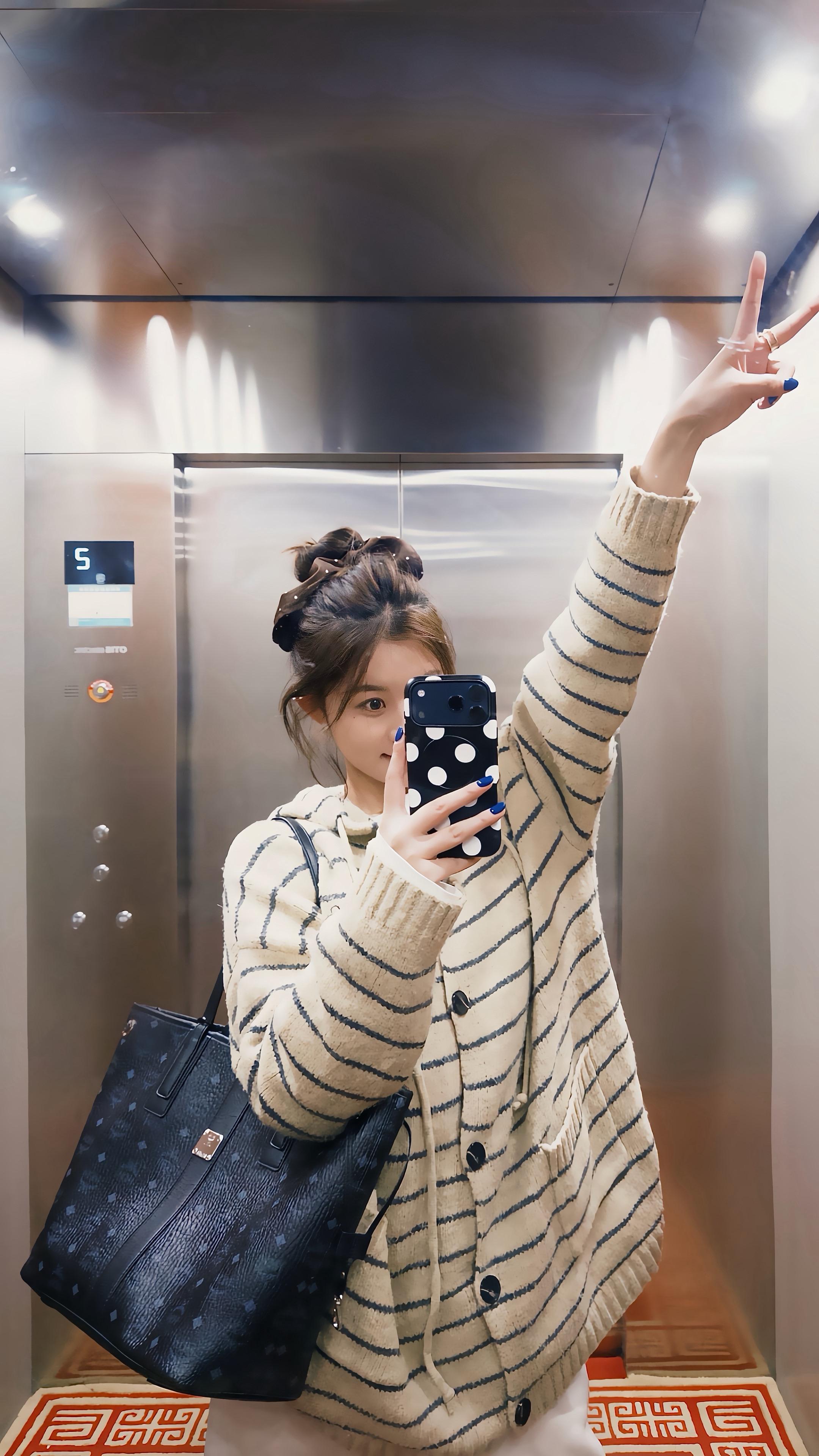 至此 我希望我能一直勇敢与人坦诚相待 做我想做的事说我想说的话 最后祝...