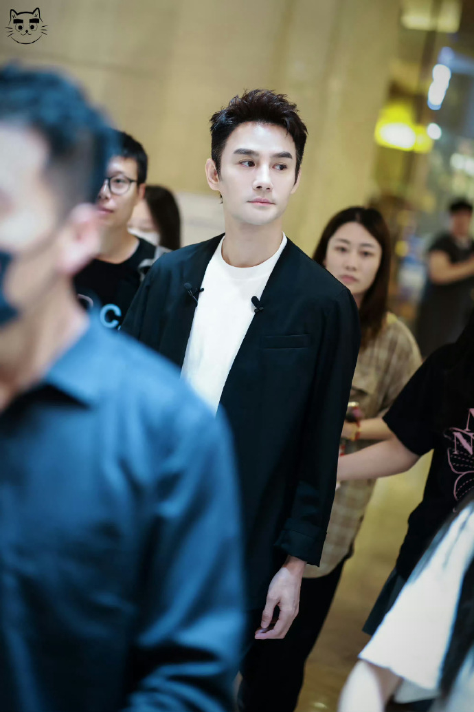 《#战至巅峰#》上班路透你最期待谁在节目中的表现[举手]王凯 | 周震南 | 吴