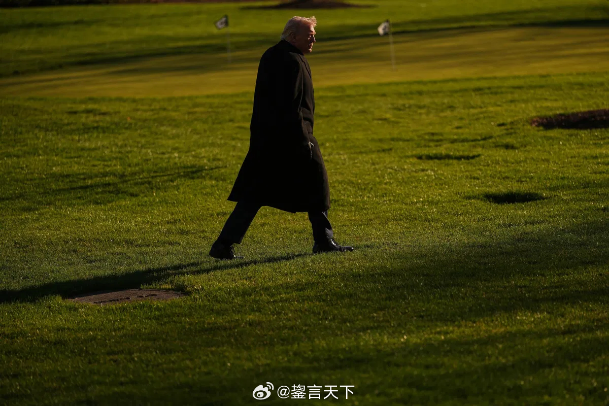 川普在经济问题上的支持率跌至新低 最新的 CNN 民调显示，川普在经济议题上的支