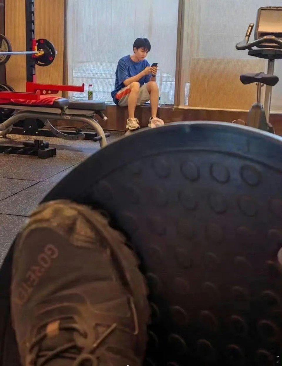 #健身房又偶遇王俊凯#小凯真的好自律呀，对自己的要求真的很高，羡慕这么自律的人[