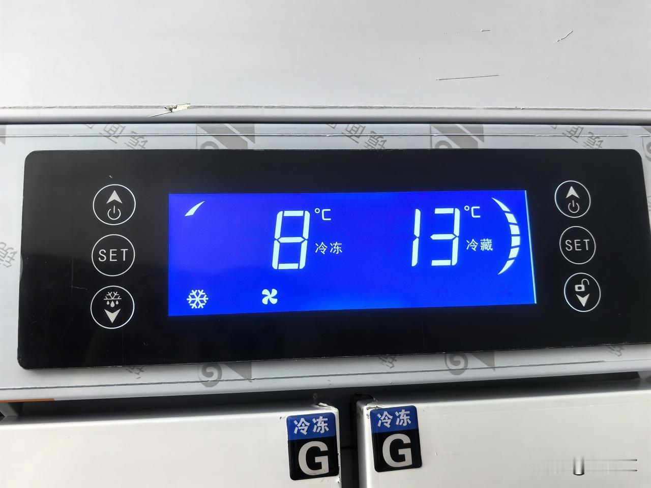室温26℃，制冷7小时，冻了2.9公斤冰块的冷冻层。断电2小时不开门。现在温度从