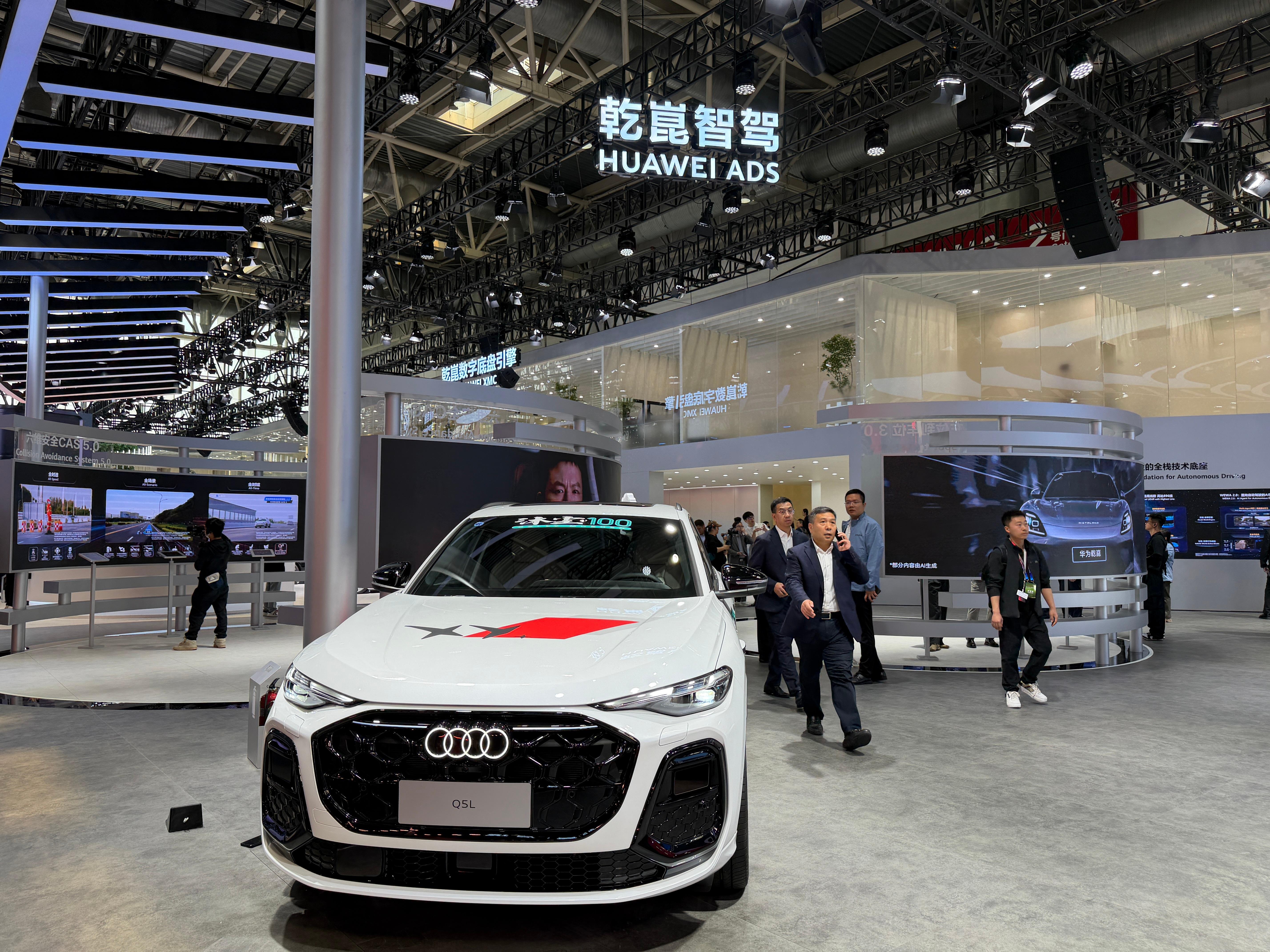 4月24日，第十九届北京车展盛大启幕，全球首款搭载华为乾崑智驾技术的燃油SUV全