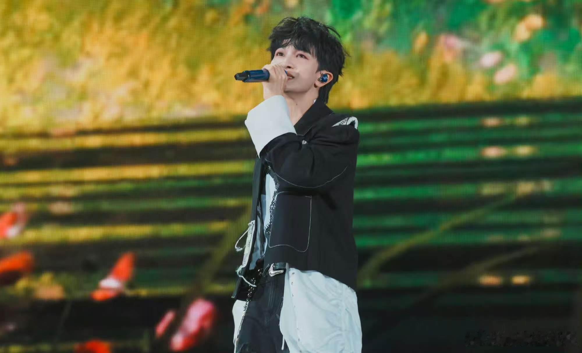 周深7月11日12日连开两场演唱会周深的巡回演唱会呼和浩特定档 深深你连开两场，