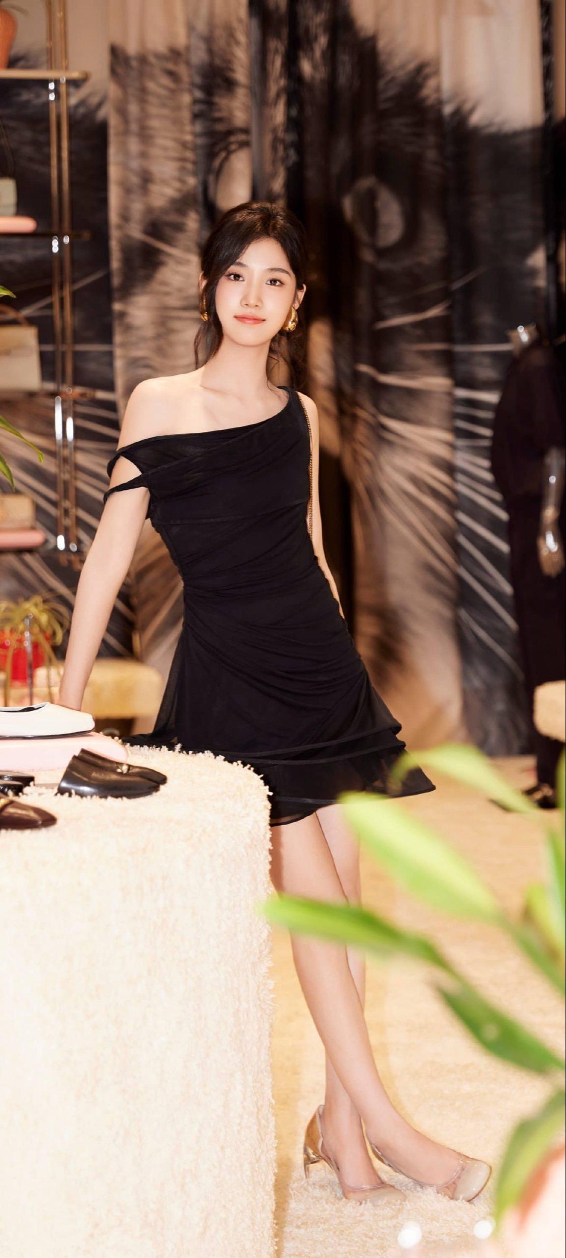 卢昱晓 甜甜美美的小甜妹