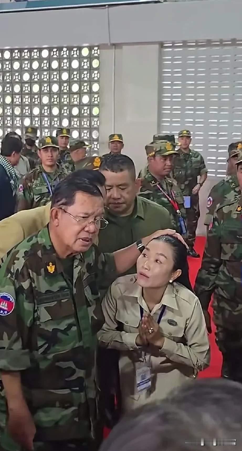 不服就单挑？洪森最近应该是心情不错，泰国海军一直压着柬埔寨小快艇的局面，可能要结