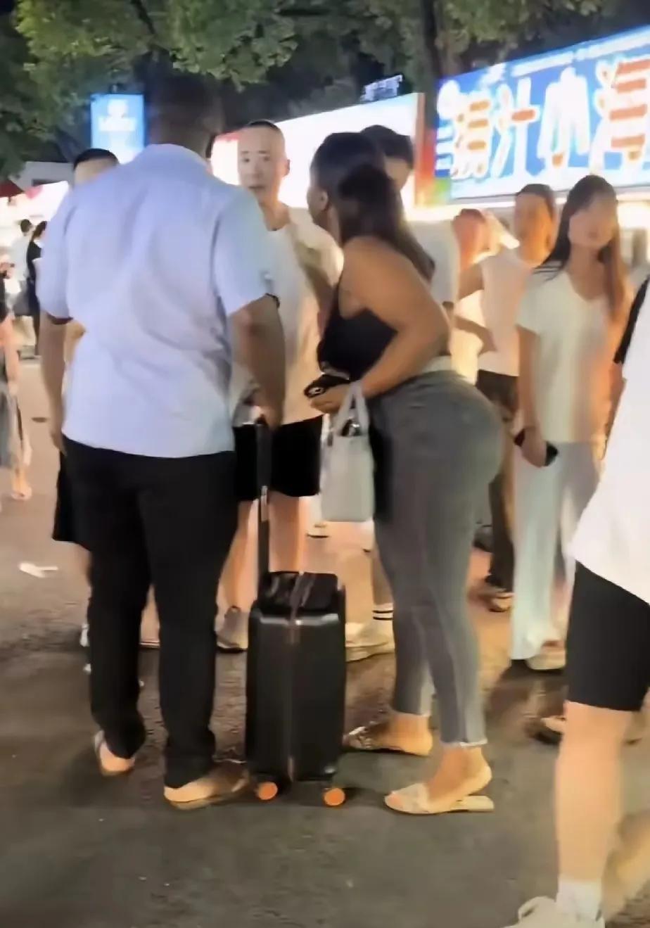 墨人夫妇吃饭逃单，零元购会越来越多，没有廉耻的民族你和他讲道理？还不是拳头说了算