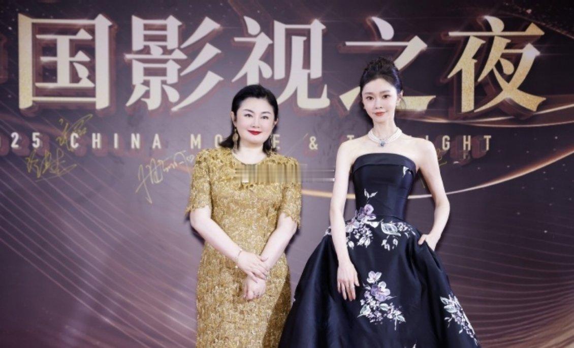 宋轶新剧一款多面性的女将军 被宋轶新剧里的女将军黎霜狠狠惊艳到了！ 她身披战甲挥
