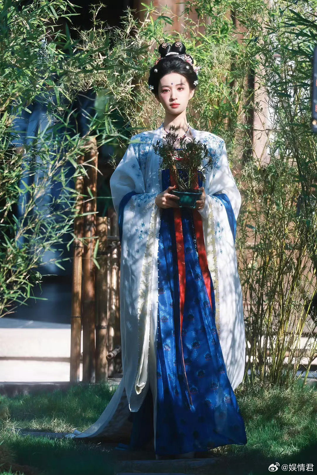 王楚然美得不像凡人王楚然美得有神性 这氛围感绝了，妥妥从古画里走出来的美人 