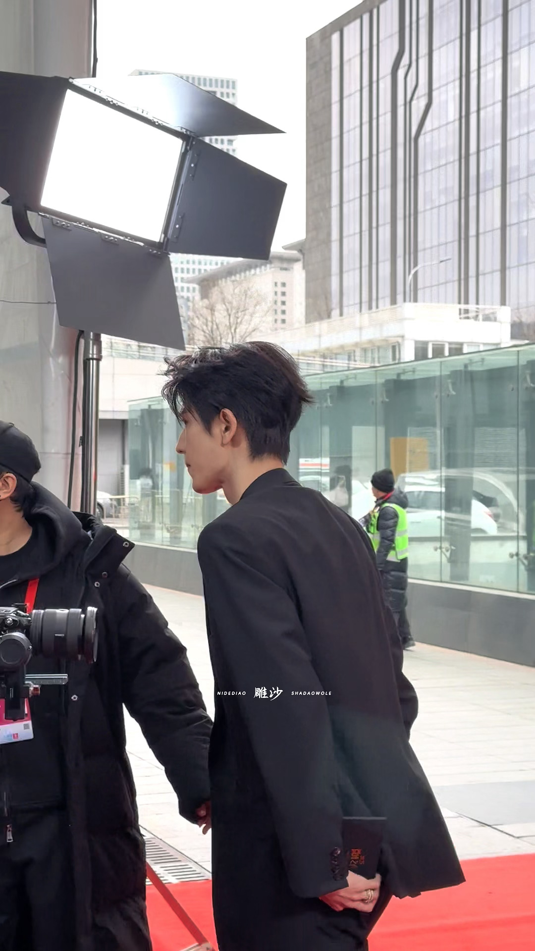 受不了了张凌赫你继续帅  我拍的星现场2025微博之夜爆款创作大赛