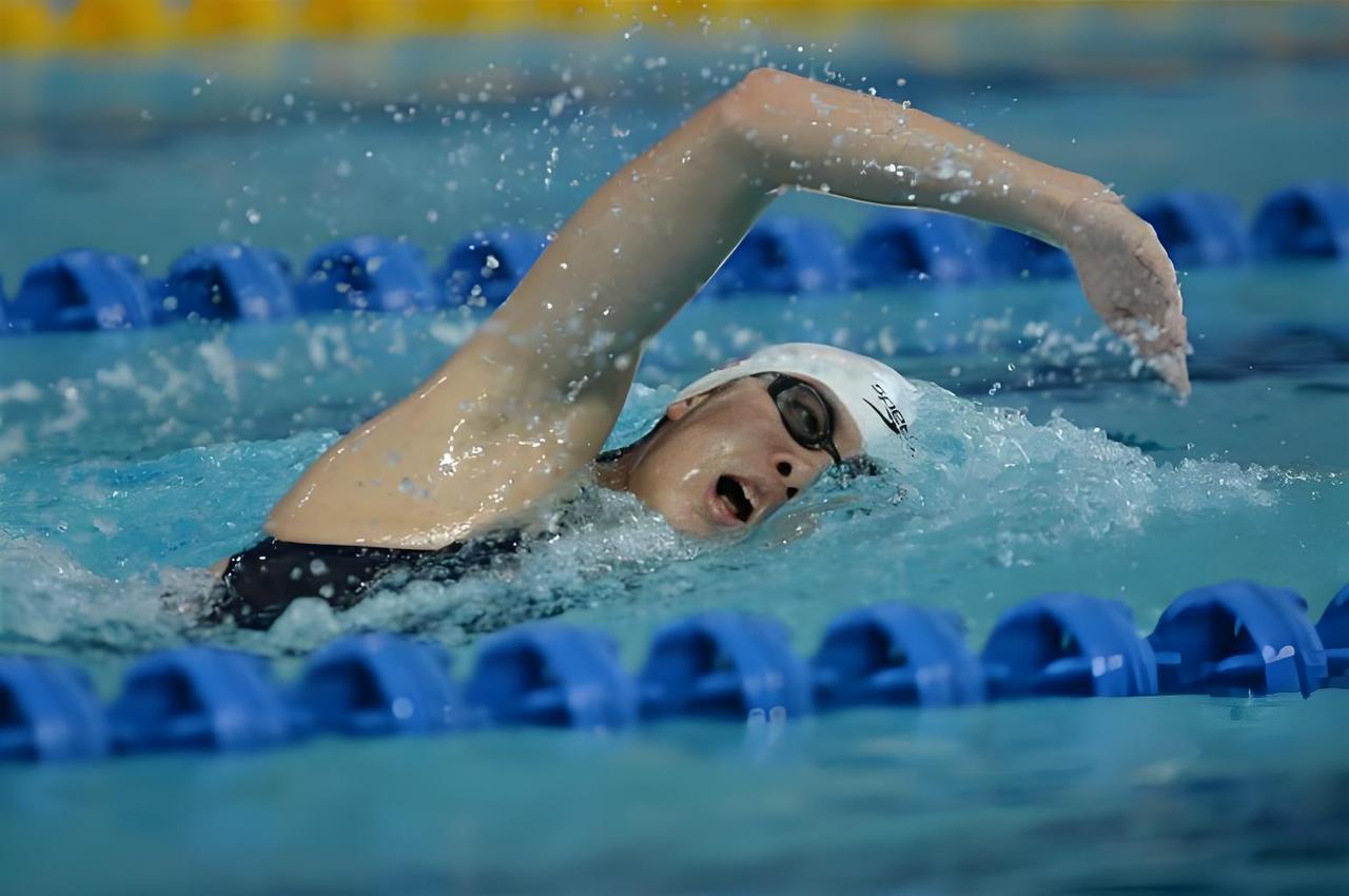 自由泳指尖引导入水，零阻力进阶新技术！泳教头 | 泳讲堂：自由泳指尖引导入水，零