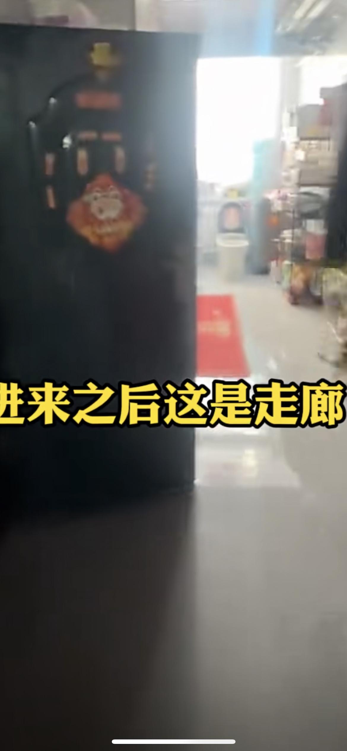 3月5日，女子半年没回家，公共走廊被邻居改成厨房和卫生间，女子闲置公寓被“包”在