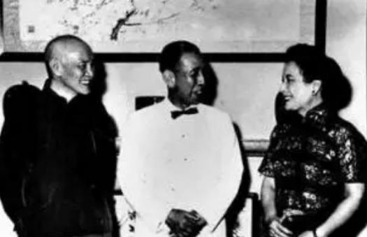 1963年10月8日，身在台湾的蒋介石接到一封十万火急的电报，电报里表示，中国大