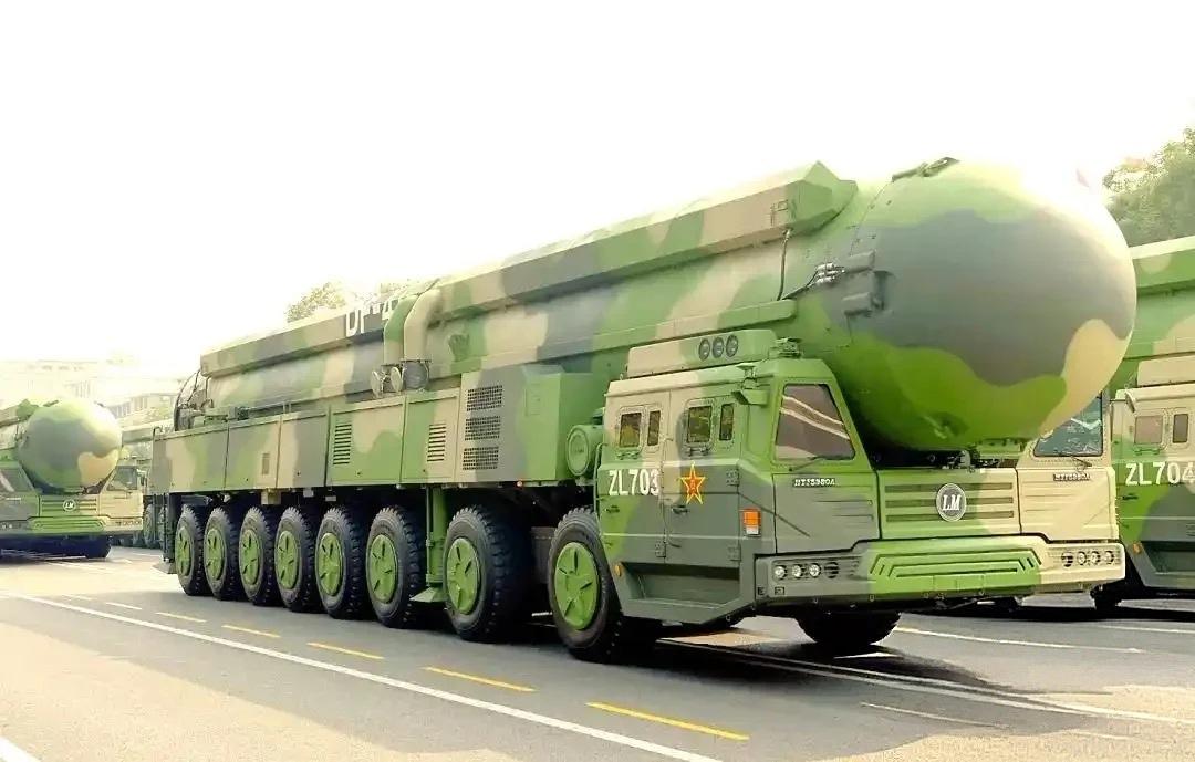 饭圈，早该彻底整治了！
饭圈根本不配叫“文化”，它就是一种无序、狂热、极易被资本