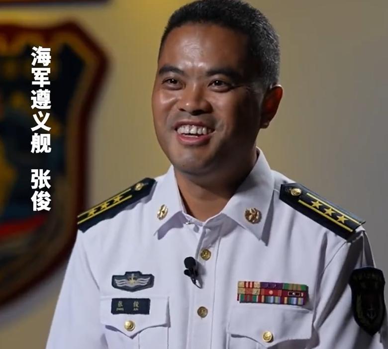 10月7日，真相逐渐浮出水面：就是055驱逐舰拉爆了美军驱逐舰！ 
 
央视军事