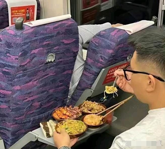 怎么带上去的，这可是高铁啊 