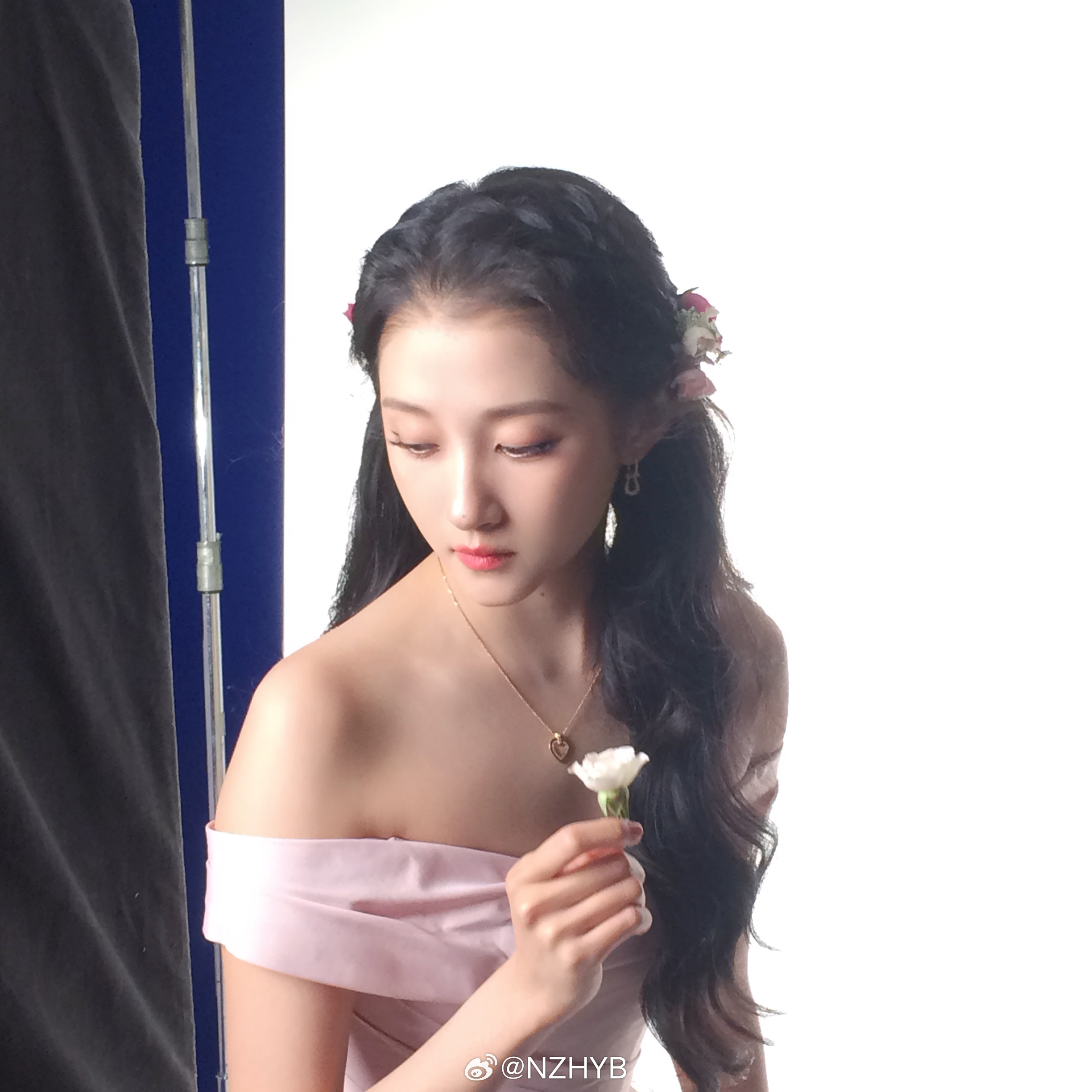 关晓彤吃螃蟹方法这么多给你彤姐多少年的视频翻出来了哈哈哈哈哈哈哈，一起期待关晓彤