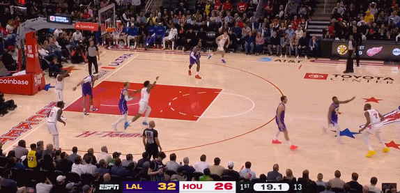 杜兰特已经被湖人的包夹弄崩溃了
上场被湖人包夹丢球之后恼羞成怒，怒推里夫斯领到一