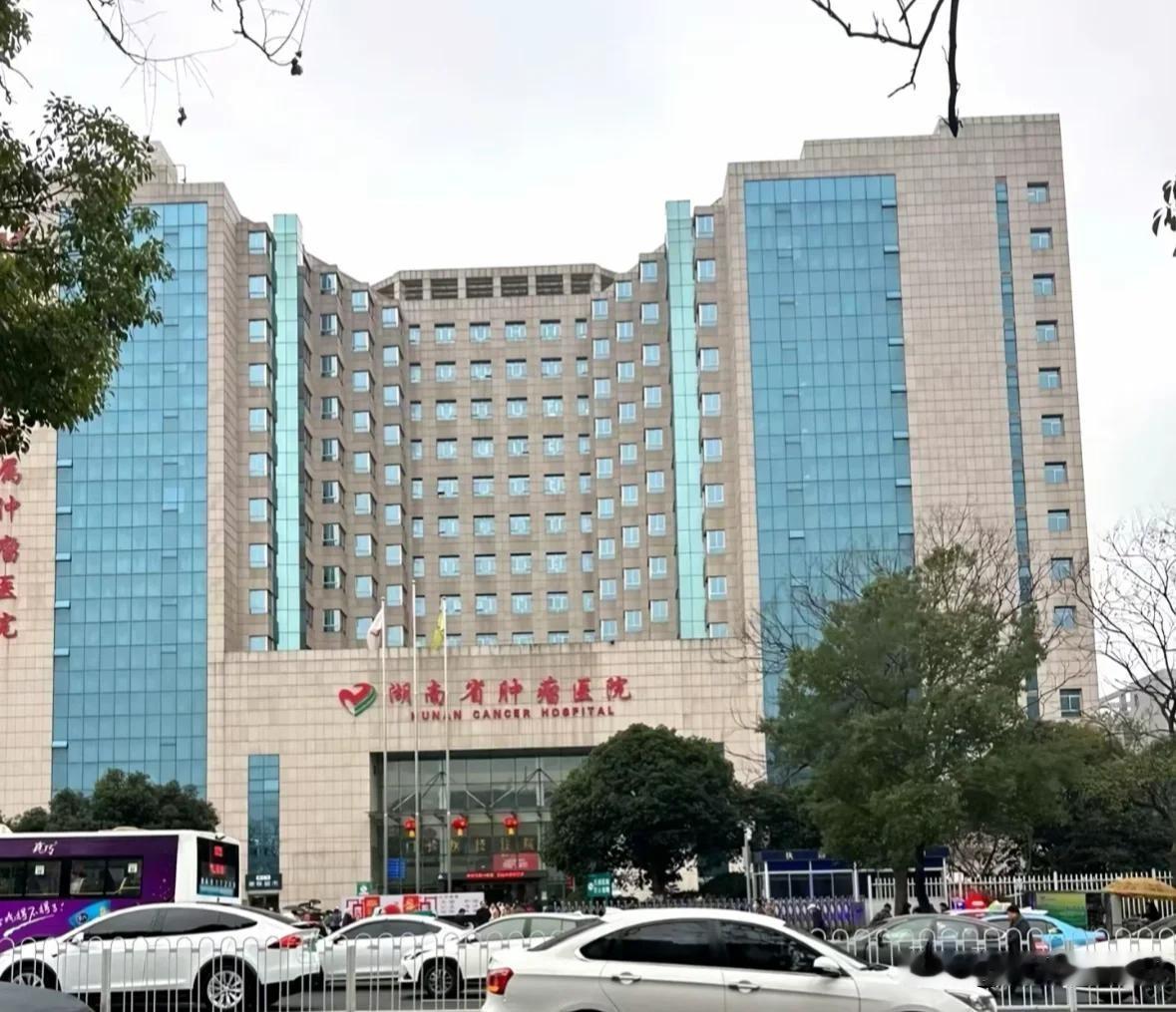 前些天，我宣布停更七天，缘由是我心情不好。
去年我患结肠癌做了切除手术，历经数次