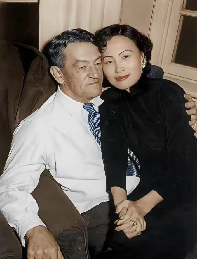太过于秀恩爱，真的不太吉利。1947年12月21日，54岁的陈纳德和22岁的陈香