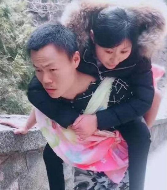 2008年，山东21岁女子为爱翻墙私奔摔成瘫痪。男友知道后，不惜与父母断绝关系，