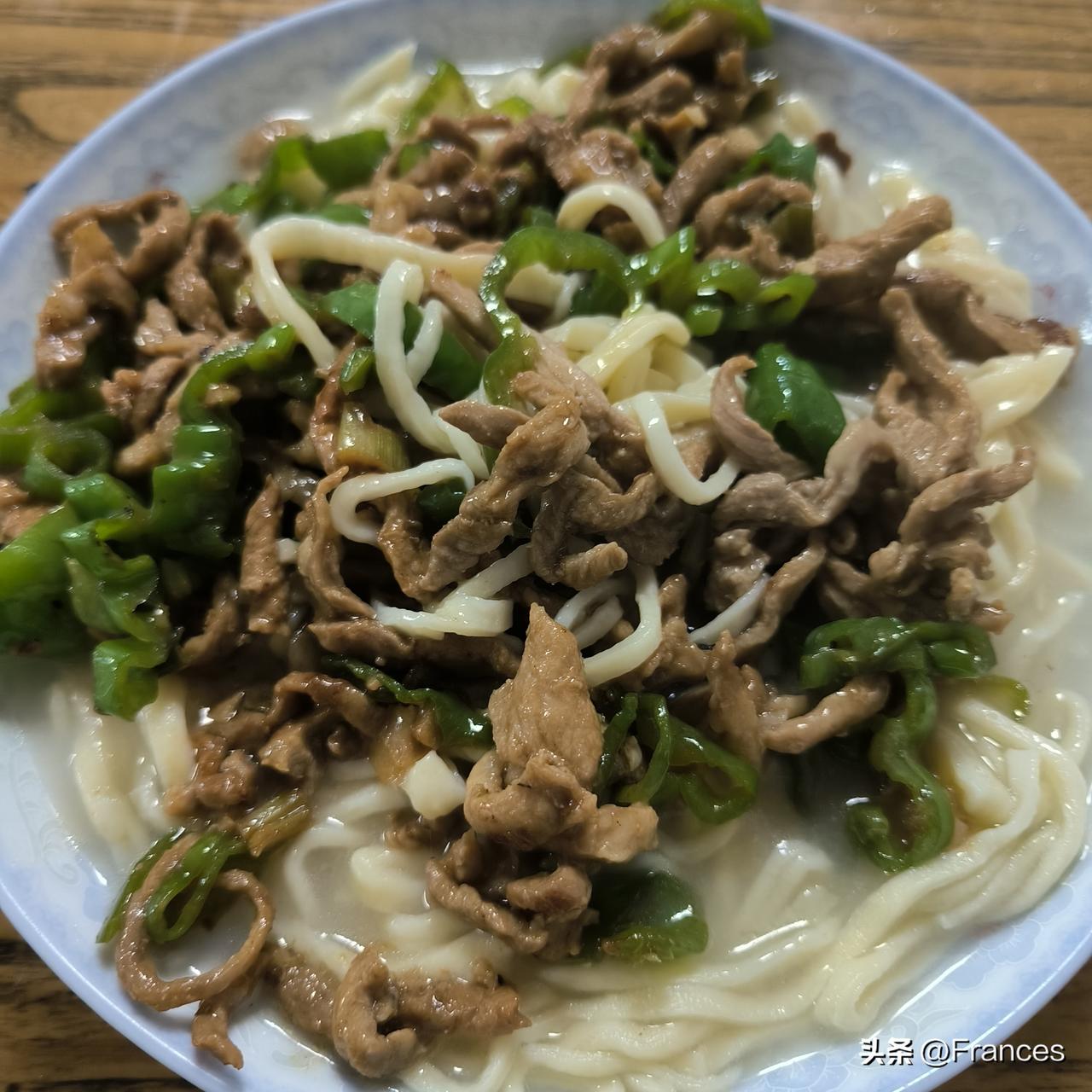 中午吃什么？真是让人发愁

一天三顿饭，顿顿都发愁吃啥。今天我们这里下雨了，也不