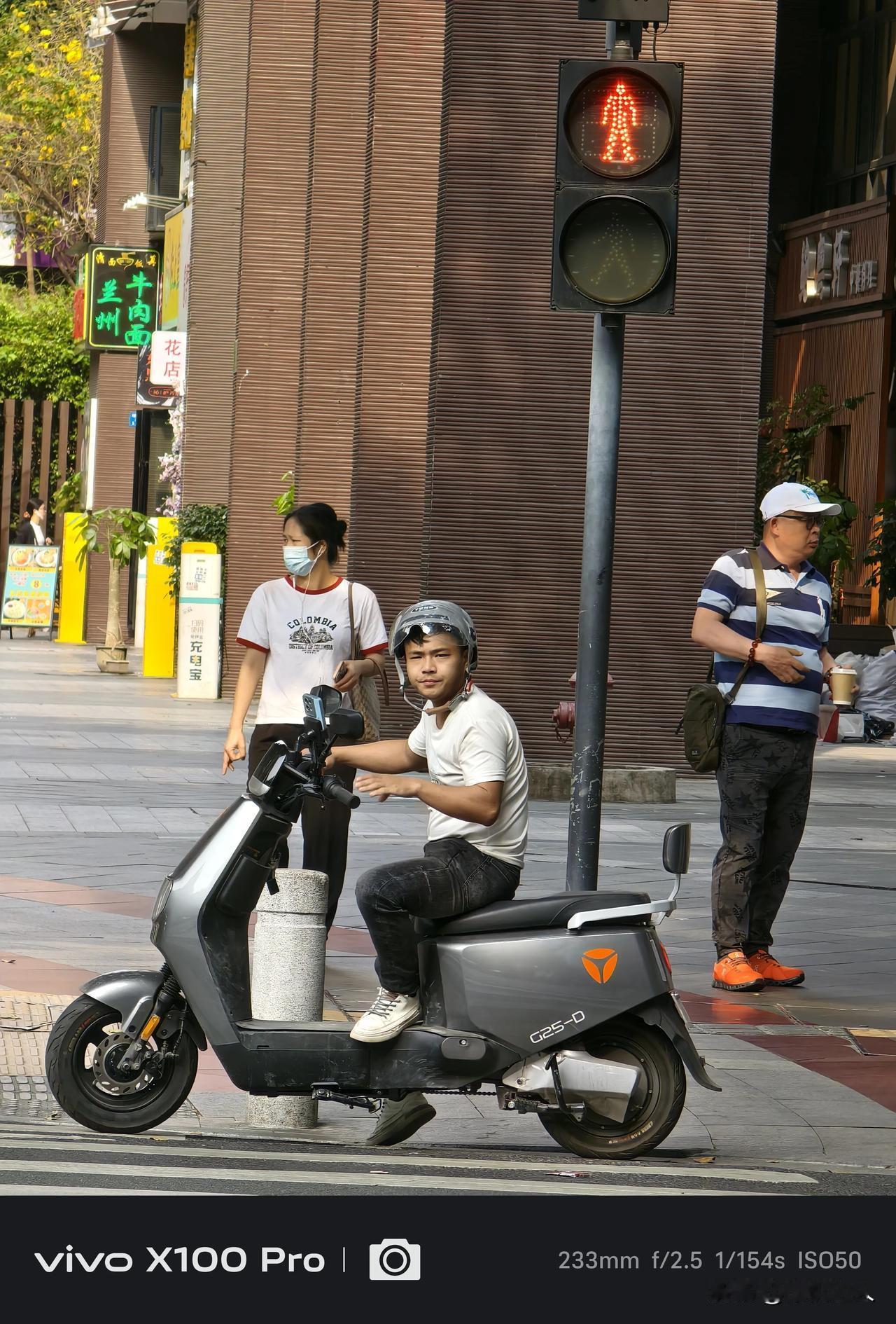 vivo  X100系列手机相册【AI消除】功能上线啦！大家冲啊！

1、先更新