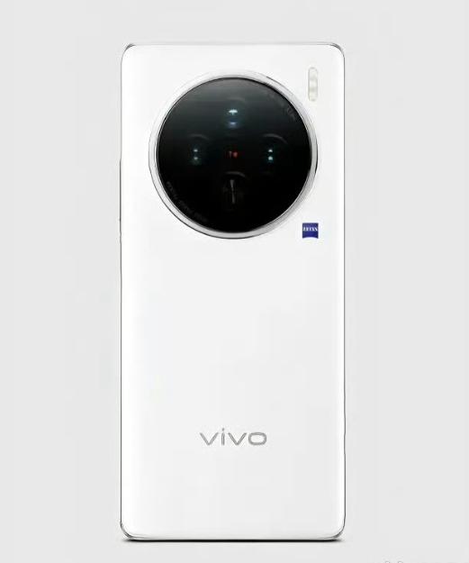 vivo X100系列，背面摄影头居中了[狗头]之前X90系列的歪着的，可能vi