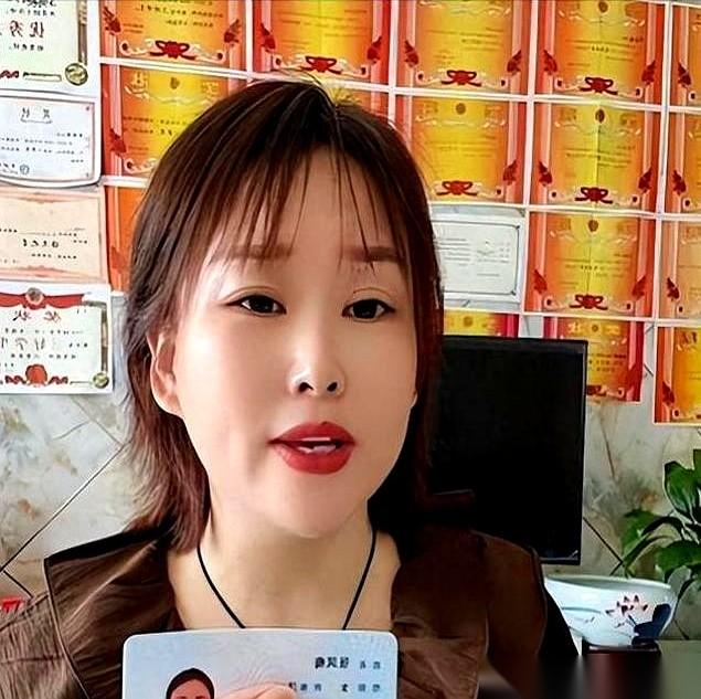 据网传消息，山东曹县的梅姐毫无征兆地推开瘫痪大哥家虚掩的房门时，正撞见自己的丈夫