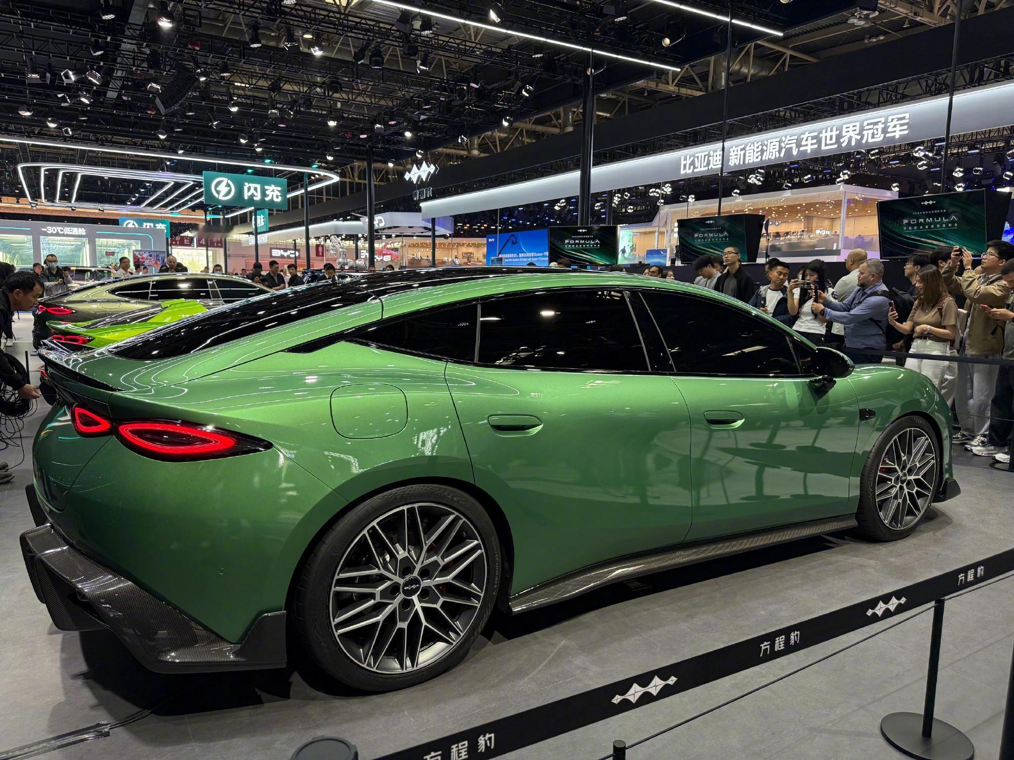 方程豹也出轿车了，这造型还真的不错。PS：方程豹团队的设计是谁？？这审美应该是比